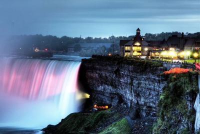 Recorrido diurno y nocturno a las cataratas del Niágara Recorrido diurno y nocturno a las cataratas del Niágara