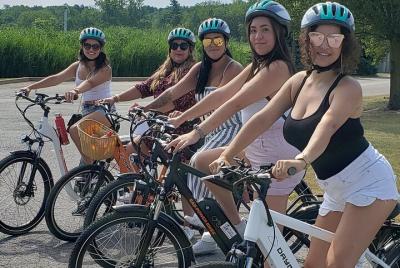 Tour de vino y sidra NOTL Scooter o bicicleta eléctrica de día completo Tour de vino y sidra NOTL Scooter o bicicleta eléctrica de día completo
