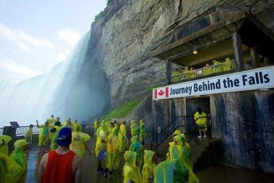 Ida y vuelta: traslado entre el aeropuerto de Hamilton (YHM) y las Cataratas del Niágara, Canadá Ida y vuelta: traslado entre el aeropuerto de Hamilton (YHM) y las Cataratas del Niágara, Canadá