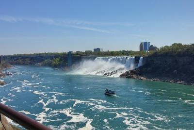 Traslado desde las Cataratas del Niágara, Canadá al Aeropuerto Internacional Buffalo Niagara (BUF) Traslado desde las Cataratas del Niágara, Canadá al Aeropuerto Internacional Buffalo Niagara (BUF)