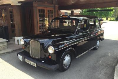 Excursión en barco por el lago Niagara-on-the-Lake con almuerzo: recorrido privado en Classic English Cab Excursión en barco por el lago Niagara-on-the-Lake con almuerzo: recorrido privado en Classic English Cab