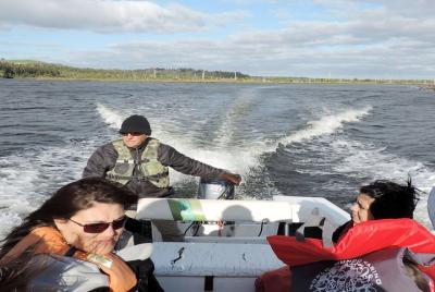 Navegación por el río Chepu en Chiloé Navegación por el río Chepu en Chiloé