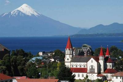Excursión Privada de 4 Días a la Región de los Lagos e Isla Chiloe: Tierra de Volcanes Excursión Privada de 4 Días a la Región de los Lagos e Isla Chiloe: Tierra de Volcanes