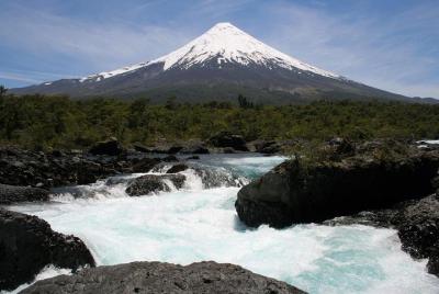 Excursión por la costa a Puerto Montt: Excursión a los Saltos del Petrohué Excursión por la costa a Puerto Montt: Excursión a los Saltos del Petrohué