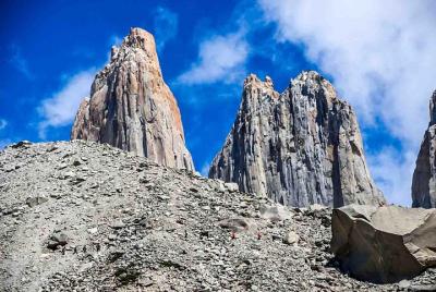 Trekking Full Day Base Torres del Paine ( Minimo 2 pax )