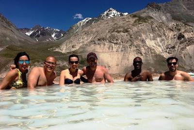 Excursión para grupos pequeños: Cajón del Maipo, embalse El Yeso con termas y pícnic Excursión para grupos pequeños: Cajón del Maipo, embalse El Yeso con termas y pícnic