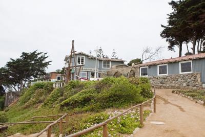 Ruta guiada de día completo de Neruda a Isla Negra y Pomaire Ruta guiada de día completo de Neruda a Isla Negra y Pomaire