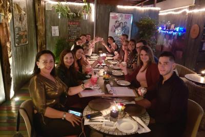 Cena de tres platos con entrada VIP a discoteca en Santiago Cena de tres platos con entrada VIP a discoteca en Santiago