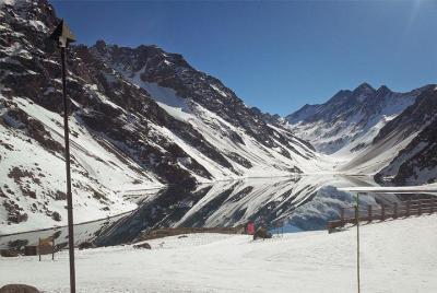 Excursión para grupos pequeños: Centro de esquí de Portillo, Laguna del Inca, además de las mejores bodegas en el Valle del Aconcagua Excursión para grupos pequeños: Centro de esquí de Portillo, Laguna del Inca, además de las mejores bodegas en el Valle del Aconcagua