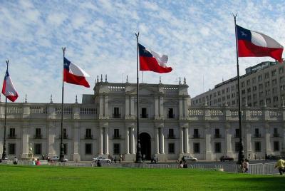 Tour clásico de 4 días por Santiago de Chile visitando Viña, Valparaíso y 1 bodega Tour clásico de 4 días por Santiago de Chile visitando Viña, Valparaíso y 1 bodega