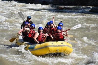 Rafting en el Cajón del Maipo y Viña Concha y Toro Excursión Privada desde Santiago Rafting en el Cajón del Maipo y Viña Concha y Toro Excursión Privada desde Santiago