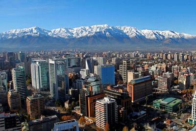 Tour privado por la ciudad de Santiago, incluido el Cerro San Cristóbal Tour privado por la ciudad de Santiago, incluido el Cerro San Cristóbal