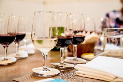 Tour de cata de vinos por Santiago Tour de cata de vinos por Santiago