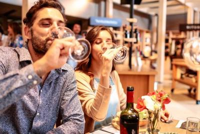 Recorrido por valle de Casablanca con tours y catas de vinos. Recorrido por valle de Casablanca con tours y catas de vinos.