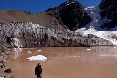 Caminata de día completo hasta el glaciar colgante El Morado desde Santiago, sin emisiones de carbono Caminata de día completo hasta el glaciar colgante El Morado desde Santiago, sin emisiones de carbono