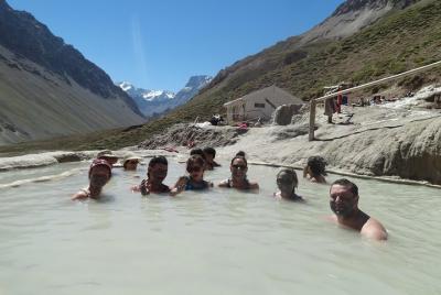Excursión de senderismo en Cajon Del Maipo con las aguas termales de Baños Colina desde Santiago Excursión de senderismo en Cajon Del Maipo con las aguas termales de Baños Colina desde Santiago