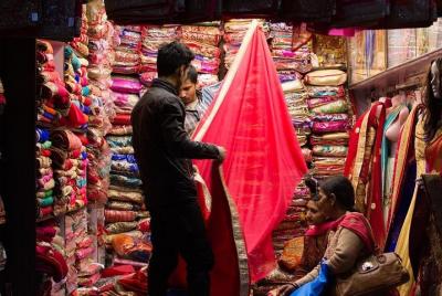 Visita guiada a pie de 3 horas por callejones y bazares en Varanasi Visita guiada a pie de 3 horas por callejones y bazares en Varanasi