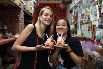 Un toque cercano con la figura del dios conejo