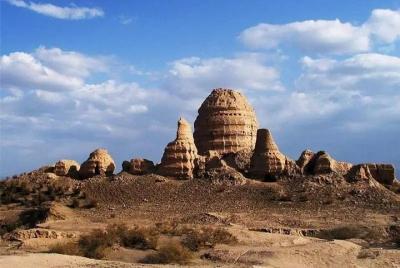 Excursión privada de un día a Dunhuang a las grutas de Yulin y las ruinas de Suoyangcheng Excursión privada de un día a Dunhuang a las grutas de Yulin y las ruinas de Suoyangcheng