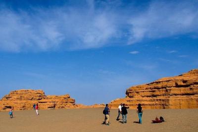 Excursión privada personalizada de 3 días a Dunhuang: grutas de Mogao, piscina Crescent Moon y más Excursión privada personalizada de 3 días a Dunhuang: grutas de Mogao, piscina Crescent Moon y más