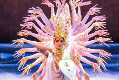 Excursión VIP de 3 días por la ruta de la seda de Dunhuang: grutas de Mogao y Gran Muralla Han Excursión VIP de 3 días por la ruta de la seda de Dunhuang: grutas de Mogao y Gran Muralla Han