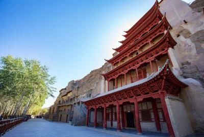 Visita a las cuevas de Mogao con guía exclusiva de la academia de investigación Dunhuang Visita a las cuevas de Mogao con guía exclusiva de la academia de investigación Dunhuang