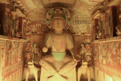 Excursión privada de un día a Dunhuang Grutas de Mogao, dunas cantantes y luna creciente Excursión privada de un día a Dunhuang Grutas de Mogao, dunas cantantes y luna creciente