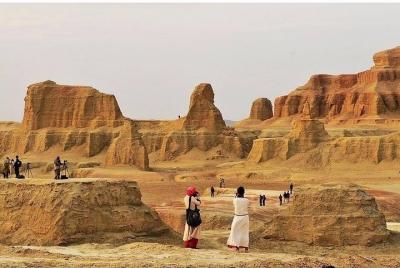 Excursión privada de un día a Dunhuang: paso Yumen, ruinas de la Gran Muralla Han y ciudad fantasma de Yadan Excursión privada de un día a Dunhuang: paso Yumen, ruinas de la Gran Muralla Han y ciudad fantasma de Yadan