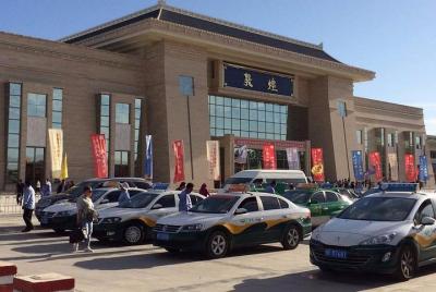 Traslado privado de llegada a la estación de tren de Dunhuang a hoteles de la ciudad Traslado privado de llegada a la estación de tren de Dunhuang a hoteles de la ciudad