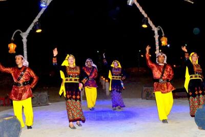 Increíble noche beduina con cena, traslado y espectáculo de paseo en camello -Sharm El Sheikh