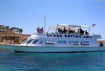 Barco con fondo de cristal en Sharm El Sheikh Barco con fondo de cristal en Sharm El Sheikh