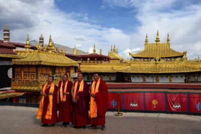 Excursión de 4 días a la ciudad clásica de Lhasa en grupos pequeños desde Guilin Excursión de 4 días a la ciudad clásica de Lhasa en grupos pequeños desde Guilin
