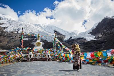 Tibet: aventura cultural y expedición al campamento base del Everest Tibet: aventura cultural y expedición al campamento base del Everest