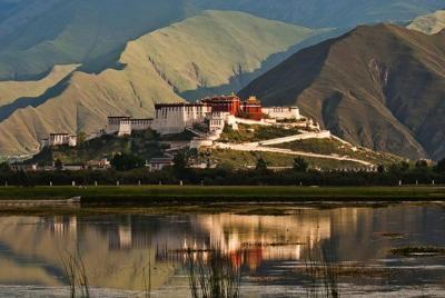 Excursión privada de un día al palacio de Potala y al templo de Jokhang en Lhasa, que incluye almuerzo Excursión privada de un día al palacio de Potala y al templo de Jokhang en Lhasa, que incluye almuerzo