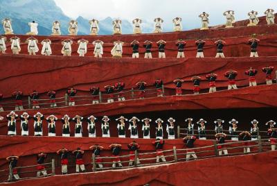 Excursión privada de 2 días a Lijiang desde Kunming: casco antiguo, montaña nevada, espectáculo y más Excursión privada de 2 días a Lijiang desde Kunming: casco antiguo, montaña nevada, espectáculo y más
