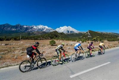 Tour privado: Jade Dragon Village y Baisha Village en bicicleta Tour privado: Jade Dragon Village y Baisha Village en bicicleta