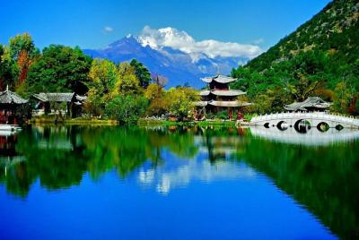 La ciudad flexible de Lijiang destaca la excursión privada de un día con almuerzo La ciudad flexible de Lijiang destaca la excursión privada de un día con almuerzo