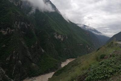 Excursión privada de un día a Tiger Leaping Gorge desde Lijiang Excursión privada de un día a Tiger Leaping Gorge desde Lijiang