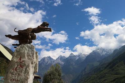 Maravilloso recorrido por la garganta y toma de fotos desde Lijiang Maravilloso recorrido por la garganta y toma de fotos desde Lijiang