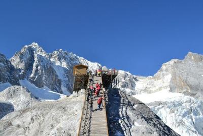Tour privado de Lijiang: montaña nevada del dragón de jade, pueblo de Baisha y Longquan Tour privado de Lijiang: montaña nevada del dragón de jade, pueblo de Baisha y Longquan