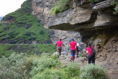 2 días Excursión de senderismo en el desfiladero de Tiger salta con alojamiento a partir de Lijiang 2 días Excursión de senderismo en el desfiladero de Tiger salta con alojamiento a partir de Lijiang