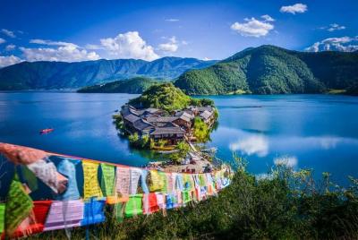 Tour privado al lago Lugu y explorar la sociedad matriarcal Tour privado al lago Lugu y explorar la sociedad matriarcal
