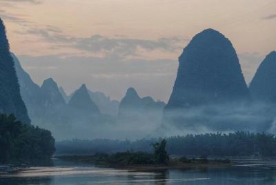Excursión privada de un día a Yangshuo desde Guilin: río Yulong, barco por el río Li y más Excursión privada de un día a Yangshuo desde Guilin: río Yulong, barco por el río Li y más