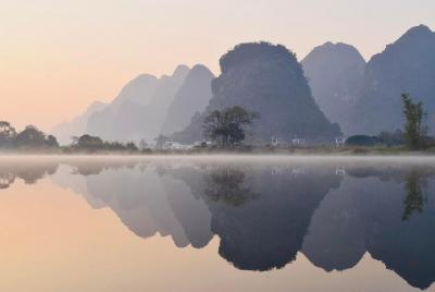 Un día de senderismo por el río Yangshuo Yulong Un día de senderismo por el río Yangshuo Yulong