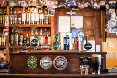 Tour de la cerveza de Macao (3 bares + 10 puntos de referencia) Tour de la cerveza de Macao (3 bares + 10 puntos de referencia)