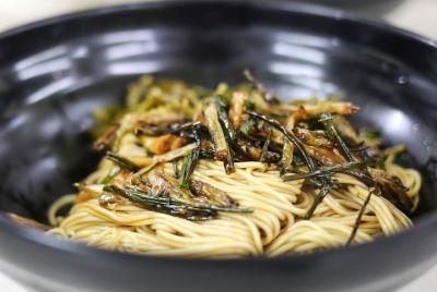 Recorrido gastronómico nocturno local para grupos pequeños de Sha