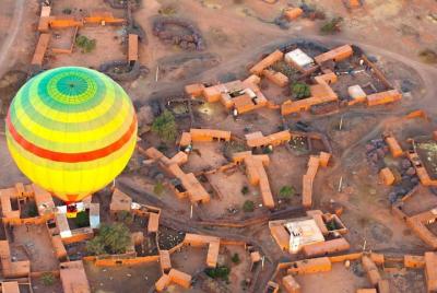 Amanecer en globo aerostático de Marrakech y desayuno bereber sobre las montañas del Atlas