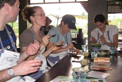 Tour de clase de cocina tailandesa en la escuela de cocina tailan