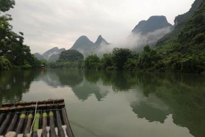 Barco de bambú de 1 día Yangshuo Yulong y teleférico Ruyi Peak desde el hotel Yangshuo Barco de bambú de 1 día Yangshuo Yulong y teleférico Ruyi Peak desde el hotel Yangshuo
