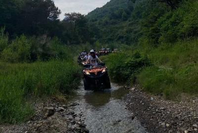 Paseo en ATV / Buggy en el campo Yangshuo desde el hotel Xingping Paseo en ATV / Buggy en el campo Yangshuo desde el hotel Xingping